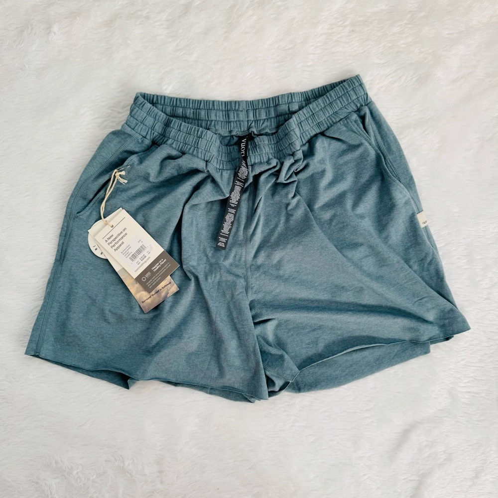 Vuori boyfriend shorts size SMALL shade heather blue NWT